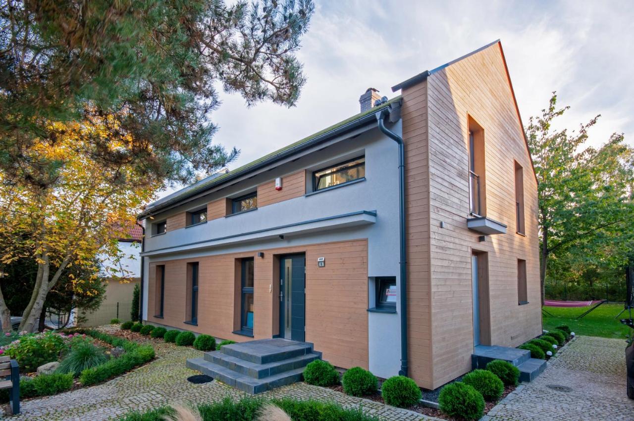 Wiselka Holiday House-1,2Km To The Beach; 5 Bedrooms, 3 Bahrooms; Fire Place. Private Sauna! Exterior photo